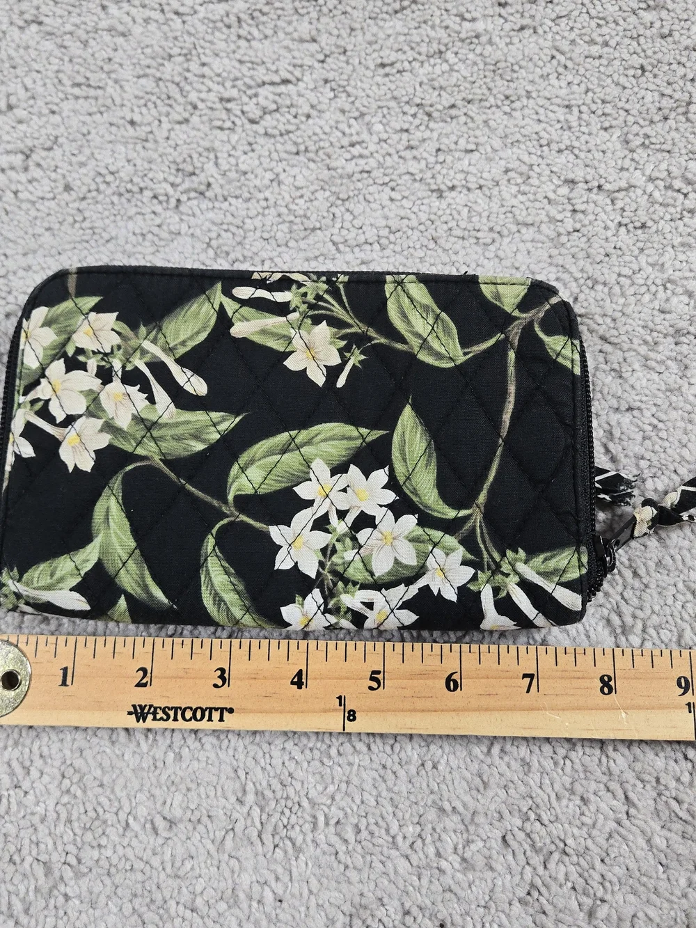 Vera Bradley Zip Around Wallet Wristlet Retired Jasmine Black White Floral Quilt - Picture 2 of 4